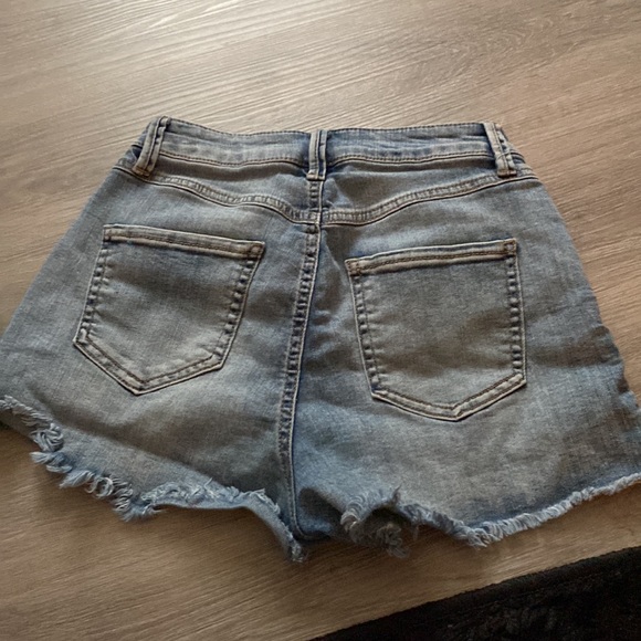 Vintage Style High-Rise Jean Shorts - Picture 2 of 3